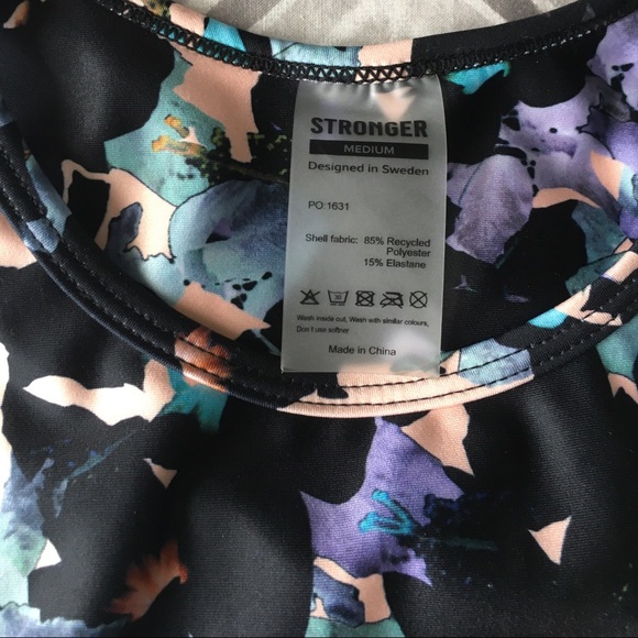 Stronger Label Crop Top - Picture 3 of 3